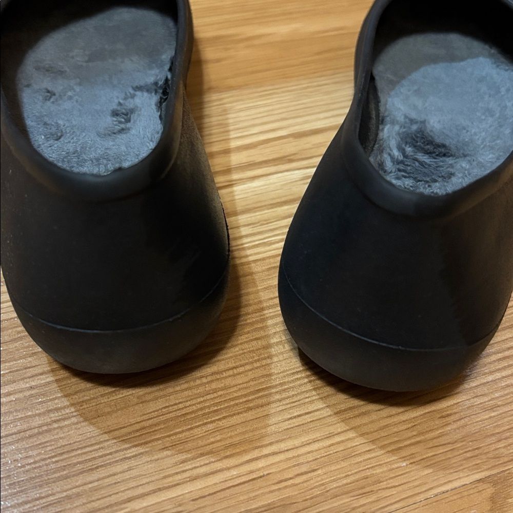 WOMEN’S DUAL COMFORT CROCS - Picture 4 of 6